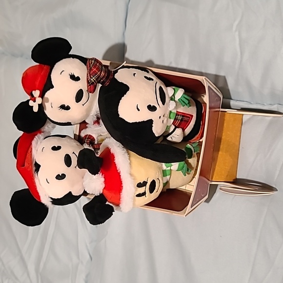 Hallmark Itty Bittys Mickey and Friends Holiday Collectors Set - Picture 1 of 6